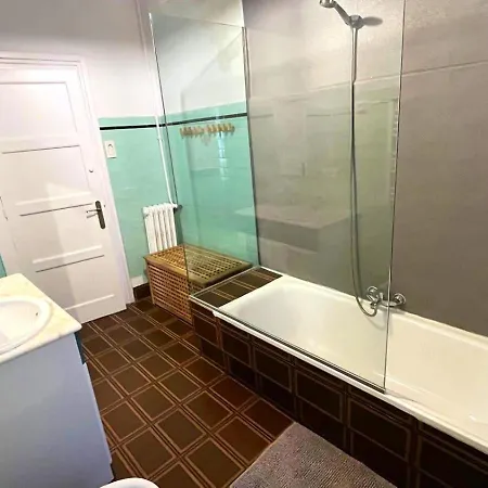 Ht Miribilla Turisticas Con Banos Compartidos Sin Ascensor * Більбао